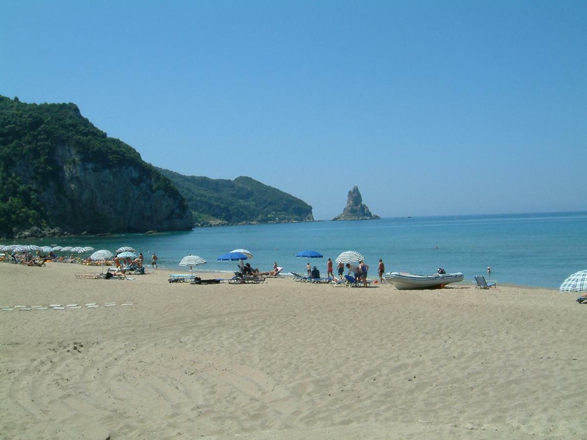 Holiday Studio Apartments Yannis On The Beach Of Agios Gordios In Corfu Exterior foto